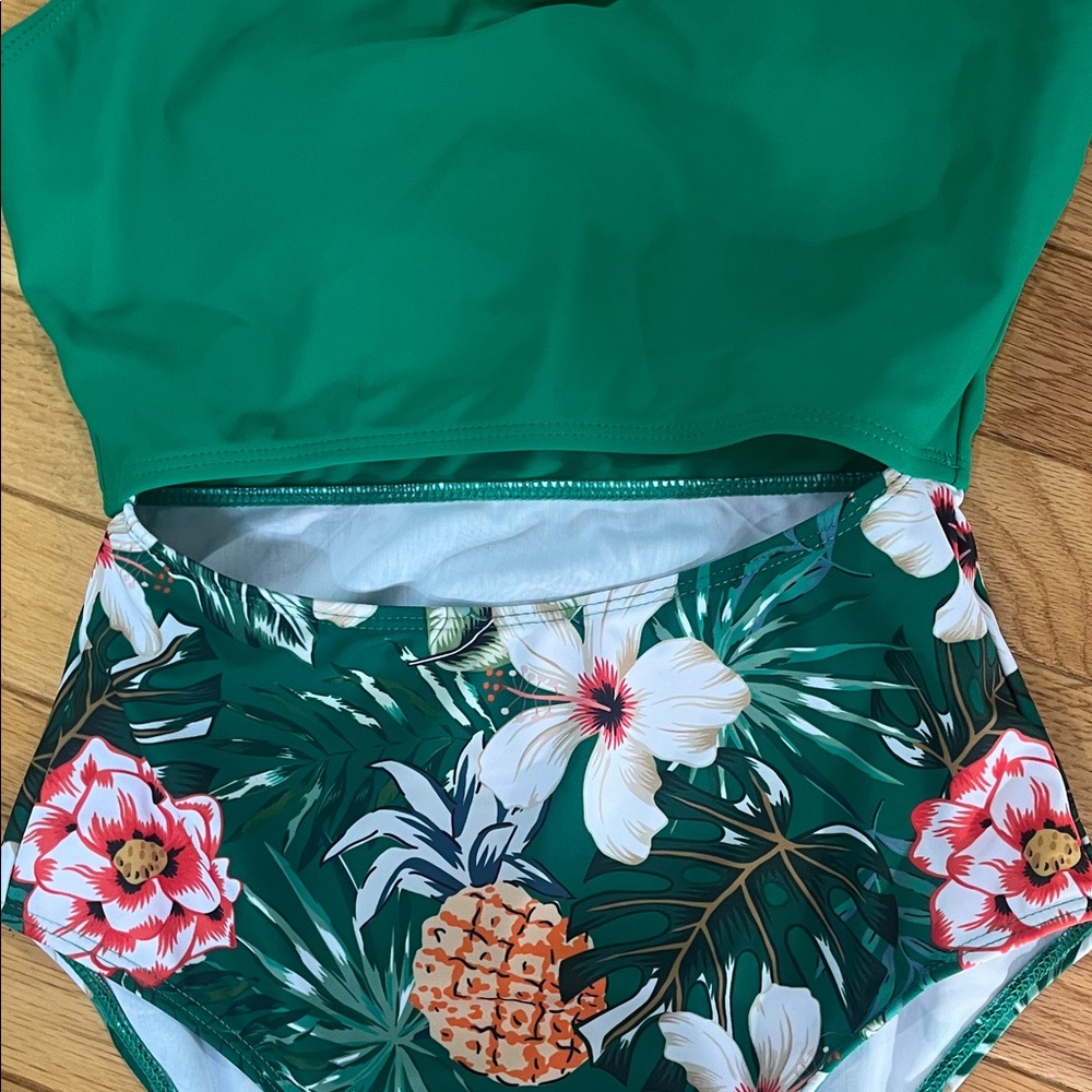🎆SHEIN Green Floral One-Piece Swimsuit - Picture 3 of 4